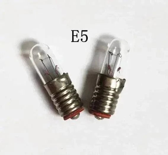 Two small Mf6 indicator bulbs with metal bases labeled E5 on a white background